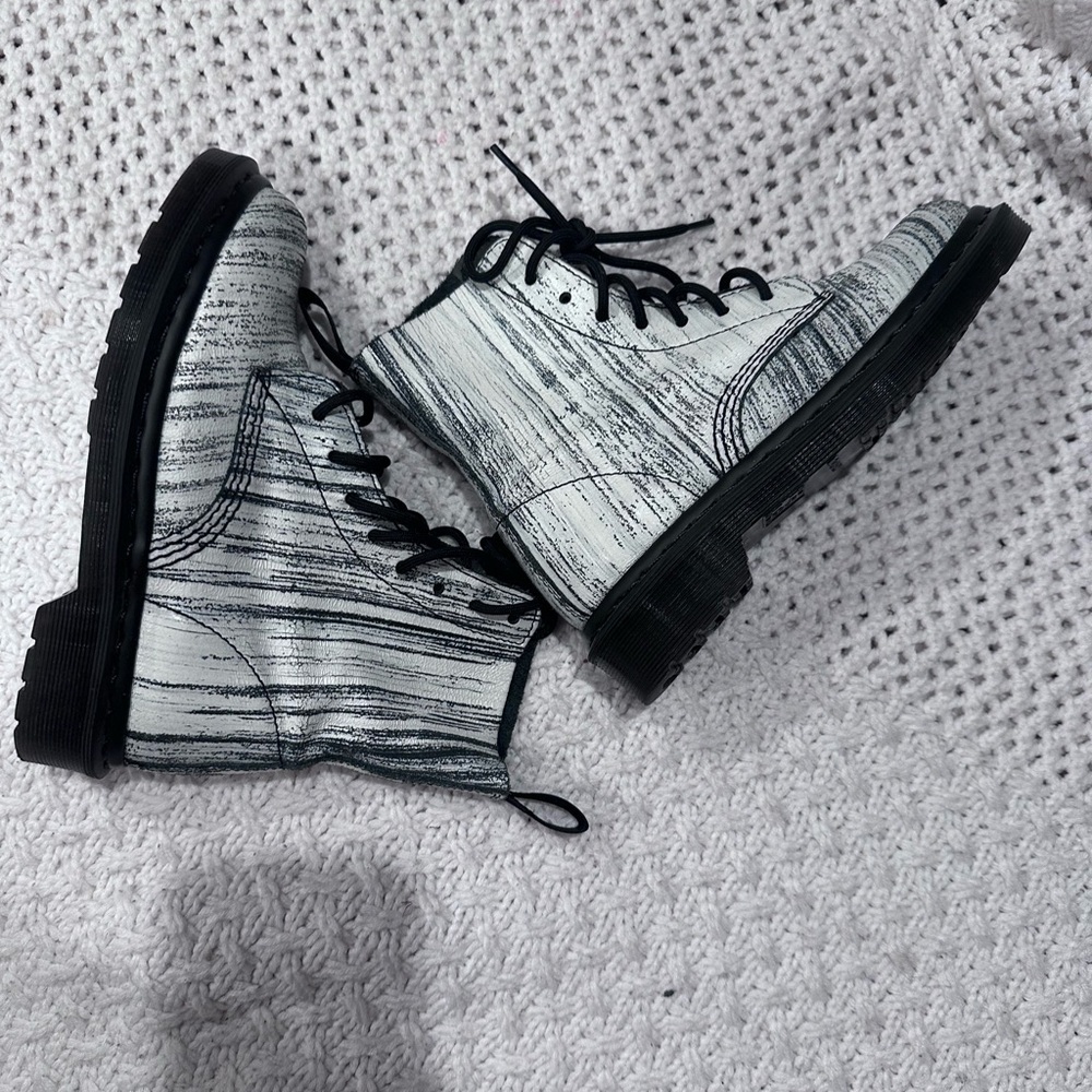 Dr Martens Pascal Women’s size 4 Stylish Black and Gray Boots - Picture 4 of 9